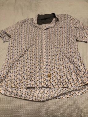 Short-Sleeve Floral Button-Down Shirt in Blue and White